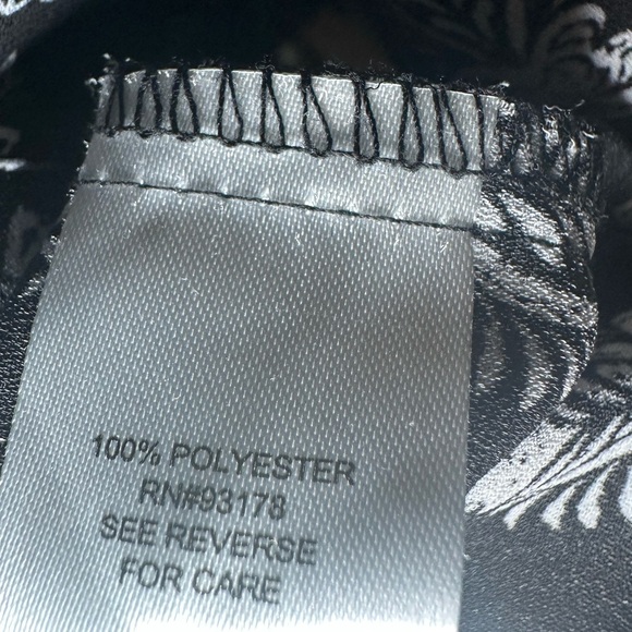 Tahari Monochrome Floral Blouse - Picture 5 of 7